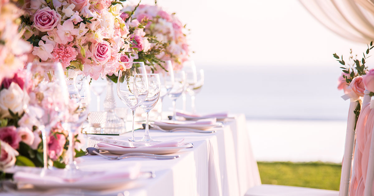 Keep Your Wedding Flowers Fresh Before and During the Ceremony: Your Guide